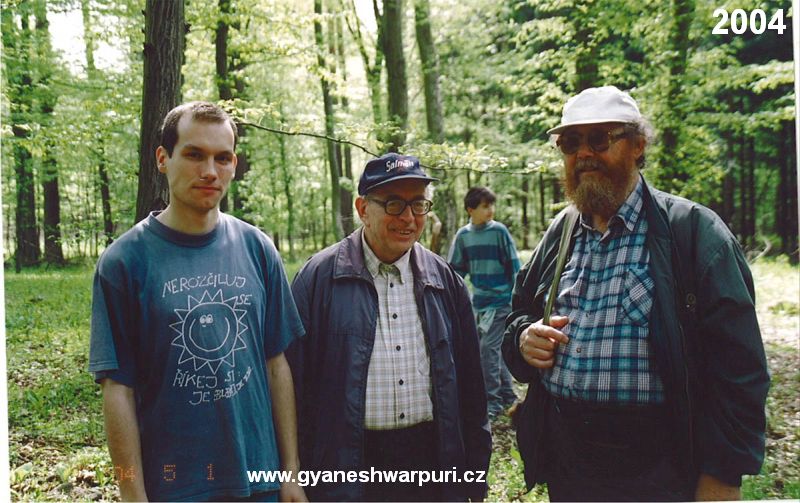 Závrtek Zub - jeskyně Soví komín. Petr Himmel a Josef Pokorný.